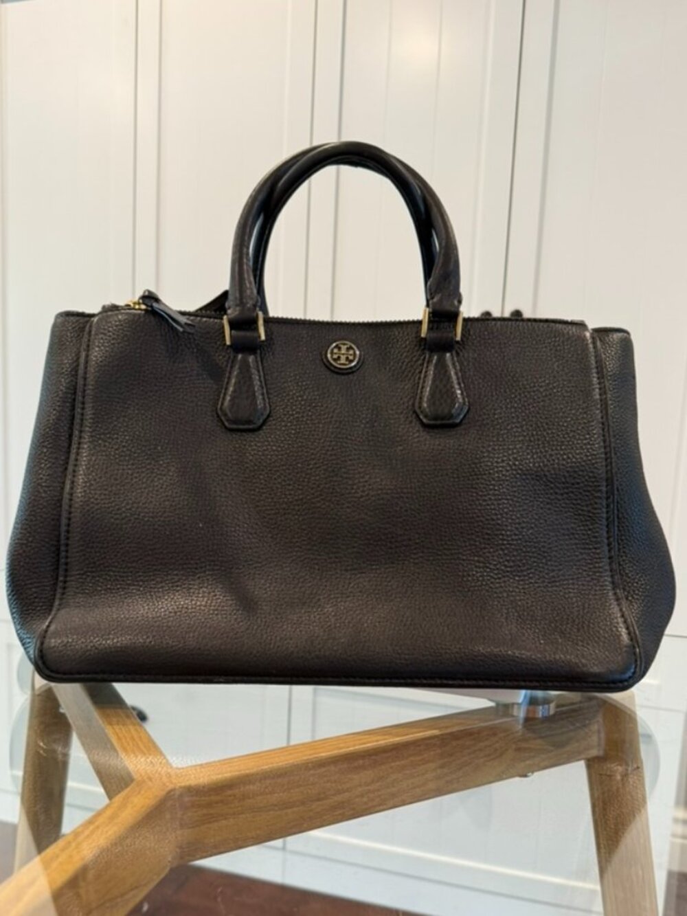AUTHENTIC Tory Burch Robinson Pebbled Black Satchel Crossbody